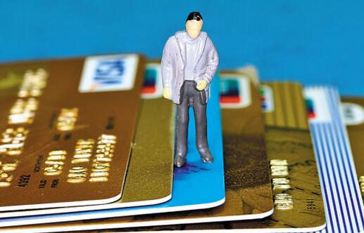 信用卡套现、逾期，易导致信用额度降低