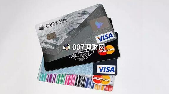 银行发行“信用卡”怎么赚钱？